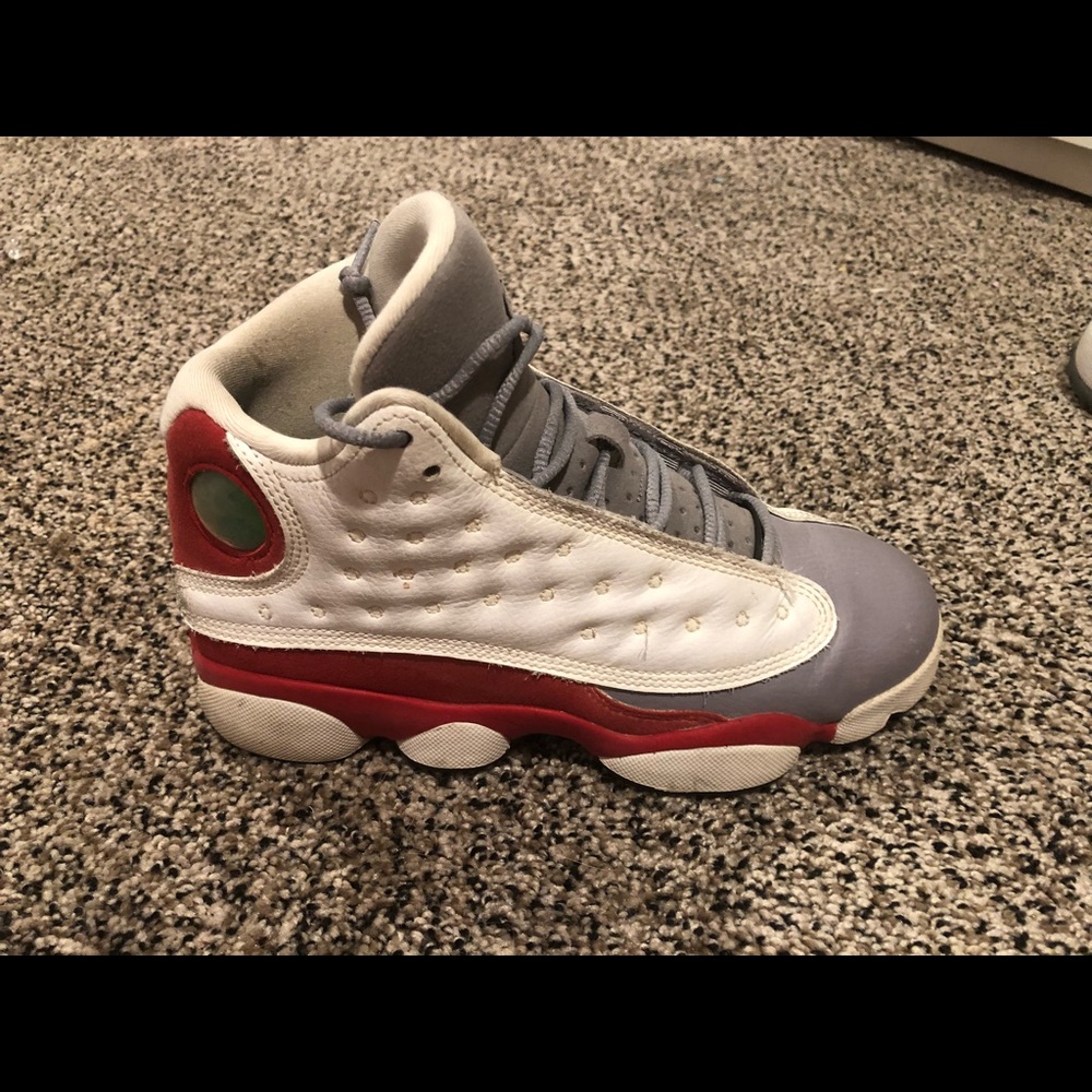 Air Jordan 13, Size 5 Youth (US). - Picture 2 of 2